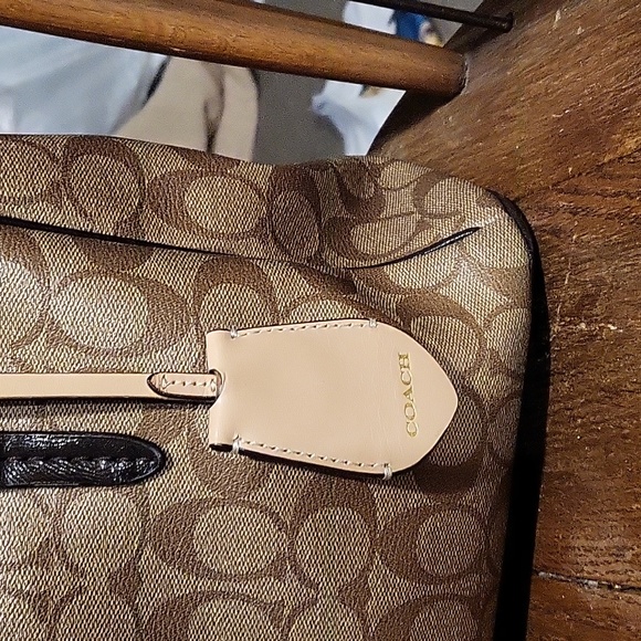 Beautiful Coach Peyton handbag satchel leather handles - Picture 2 of 8